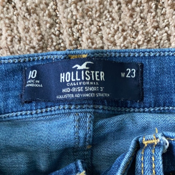 Hollister Mid Rise Jean Short - Picture 2 of 2